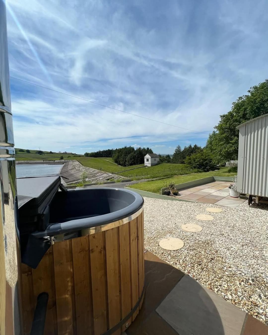 The Little Yorkshire Shepherd'S Hut Apartment Elslack Exterior photo